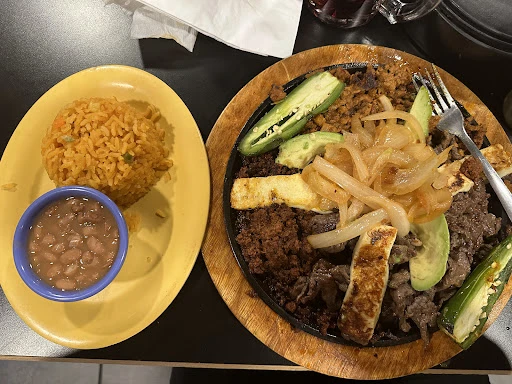 Los Compadres De Waukegan Inc photo 1
